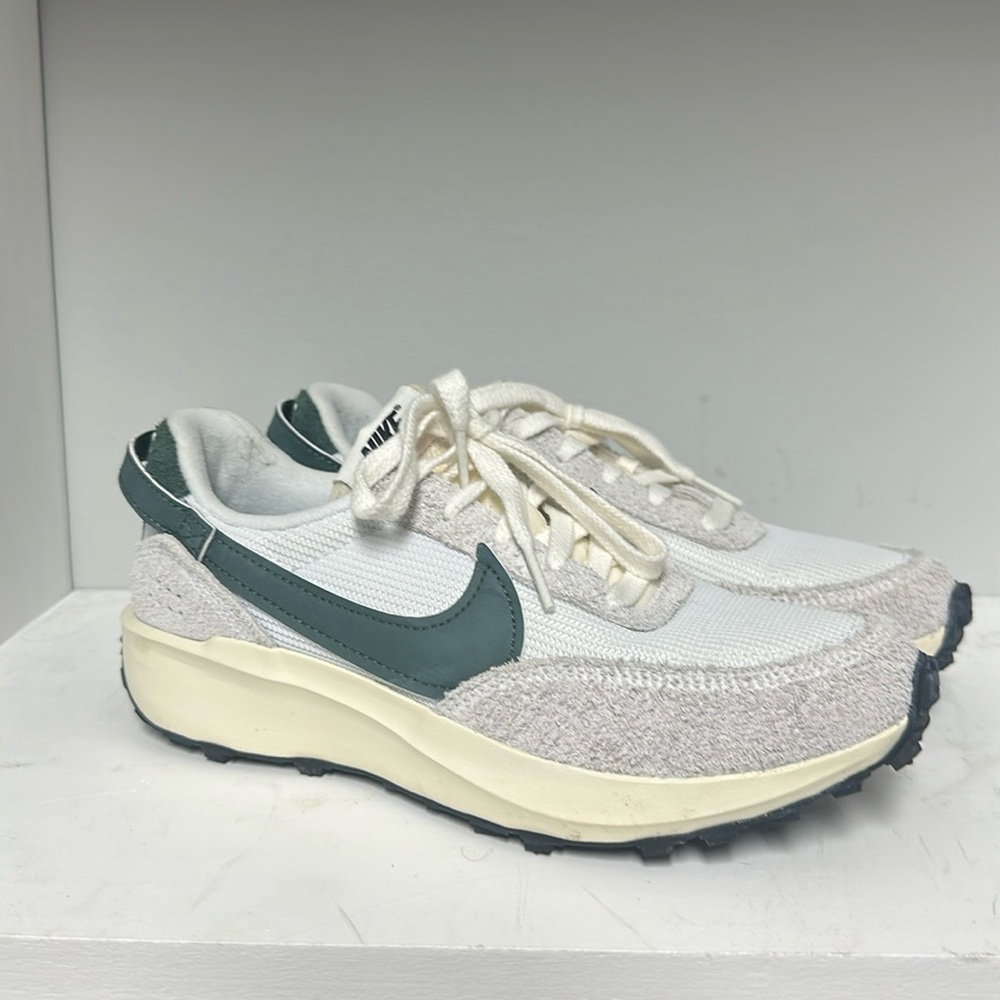 Nike woman’s shoe 6.5